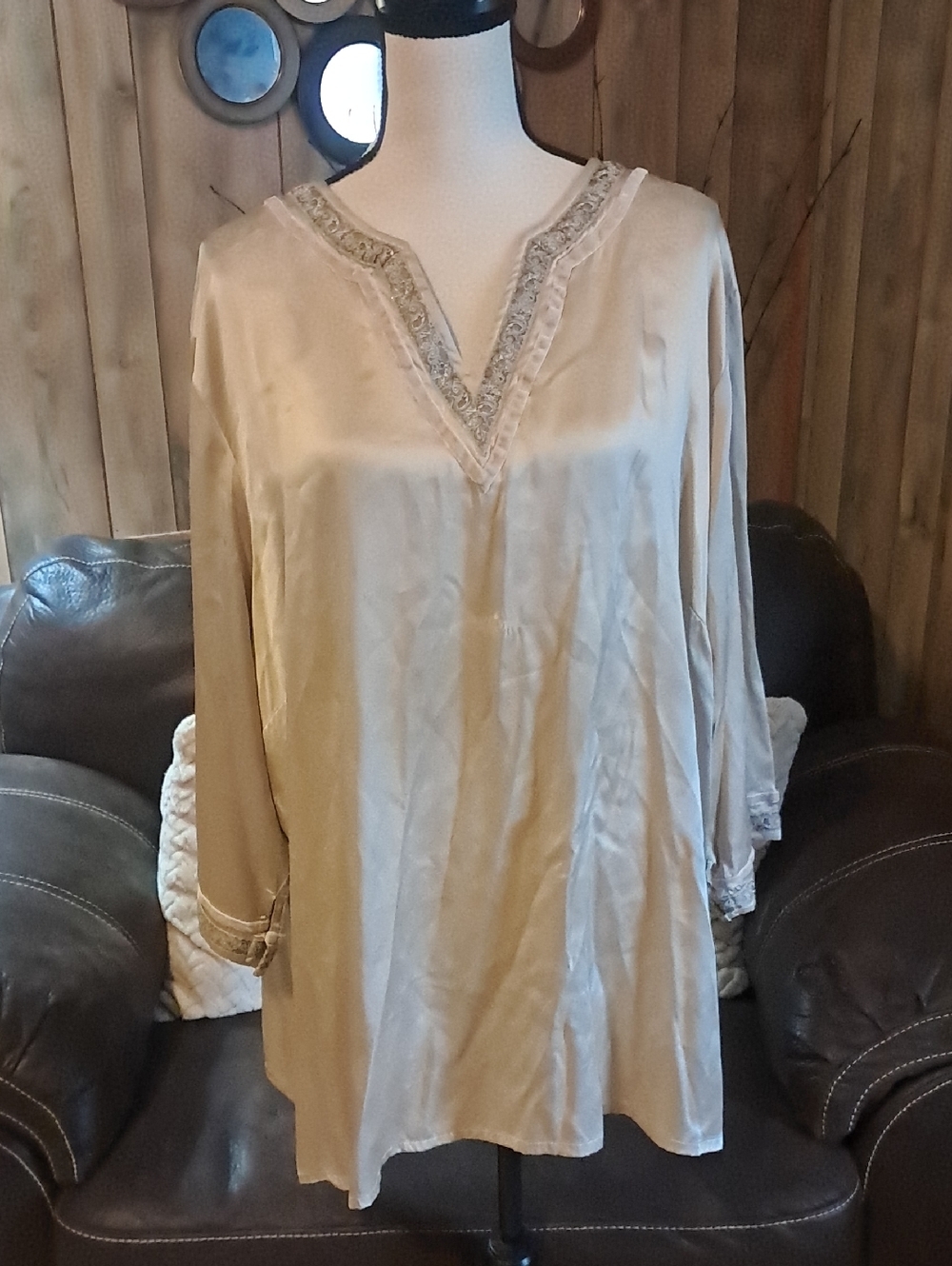 Avenue 100% Silk Blouse Pullover 3/4 Elbow Sleeve Knotch Neck Gold Embellished